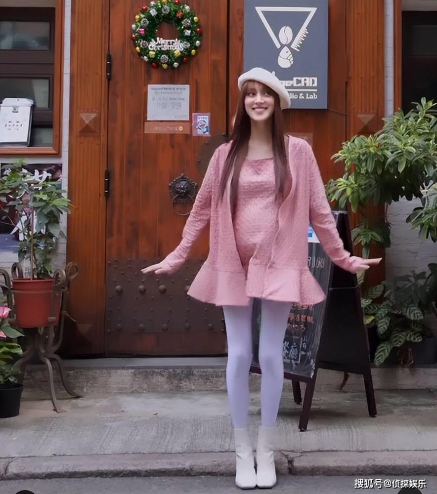 Vợ Trịnh Gia Dĩnh bầu vượt mặt vẫn mê giày cao, hoạt động mạnh-1