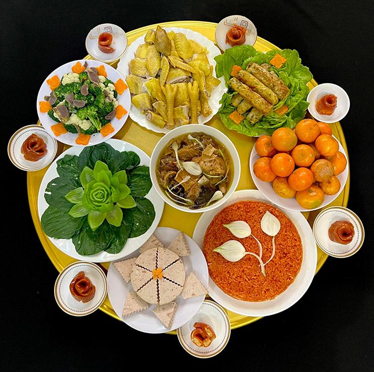 Chị em khoe mâm cúng Rằm tháng Chạp khiến dân mạng trầm trồ-1