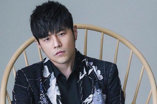 Châu Kiệt Luân nói gì khi bị fan bóng đá công kích hội đồng?