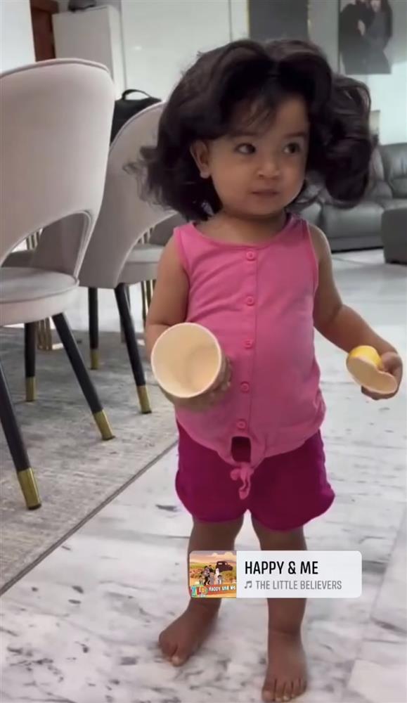 Võ Hạ Trâm đầu tư tóc giả cho con gái lai Ấn dù mới 1 tuổi-2