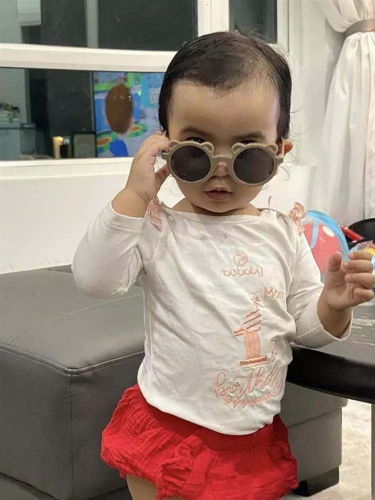 Võ Hạ Trâm đầu tư tóc giả cho con gái lai Ấn dù mới 1 tuổi-9