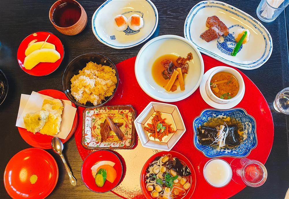 8 món ăn nổi tiếng Nhật Bản từ nhà hàng đến đường phố-4