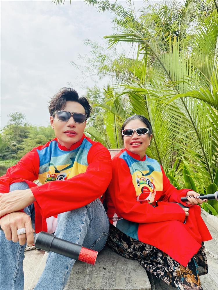 Showbiz Việt ngày 7/1: Lê Dương Bảo Lâm cùng mẹ đi đòi nợ-1