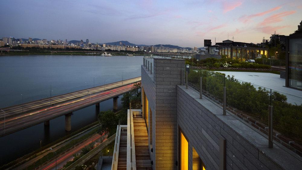 Khối tài sản khổng lồ của IU và bạn trai Lee Jong Suk-5