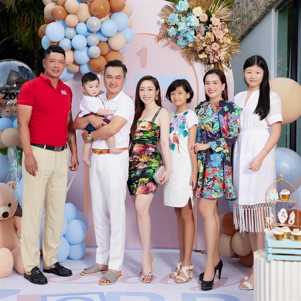 Con gái Bình Minh 10 tuổi cao ngang ngửa vợ Chi Bảo-1