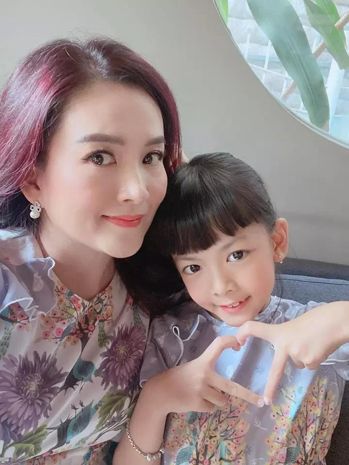 Con gái Bình Minh 10 tuổi cao ngang ngửa vợ Chi Bảo-2