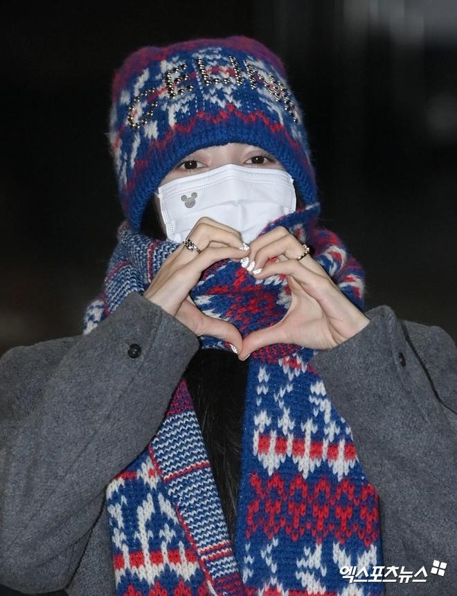 Giá những bộ đồ BlackPink mặc khi đến Thái Lan-4