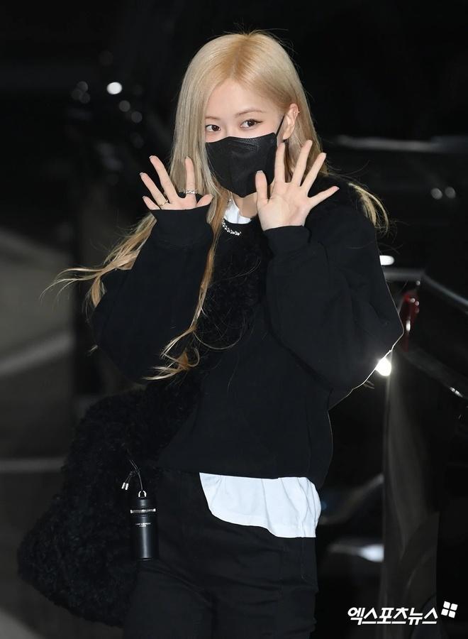 Giá những bộ đồ BlackPink mặc khi đến Thái Lan-9