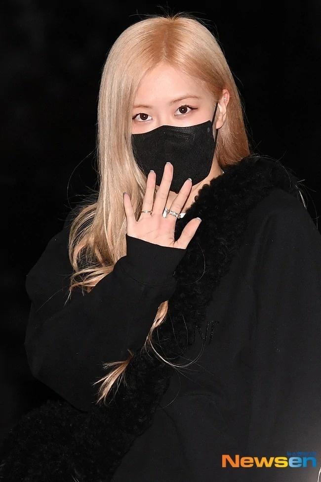 Giá những bộ đồ BlackPink mặc khi đến Thái Lan-11