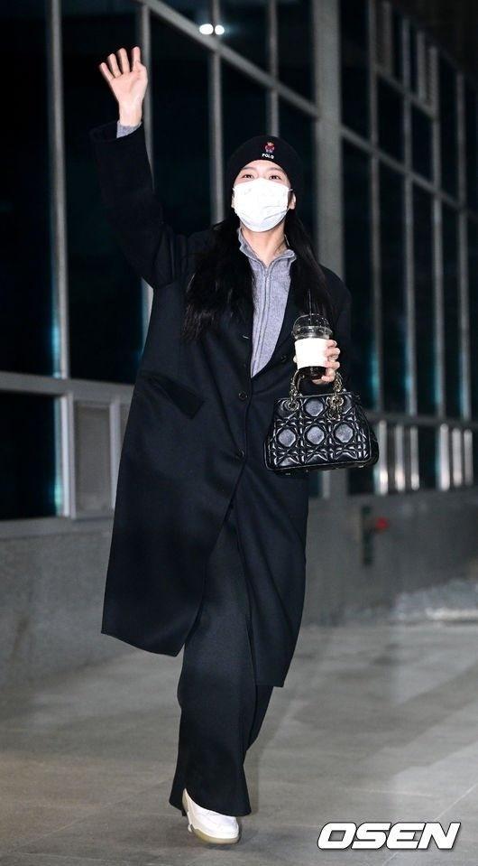 Giá những bộ đồ BlackPink mặc khi đến Thái Lan-13