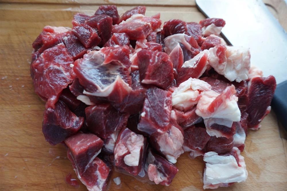 Thịt bò kho nóng hổi ngon miệng cho bữa tối-2