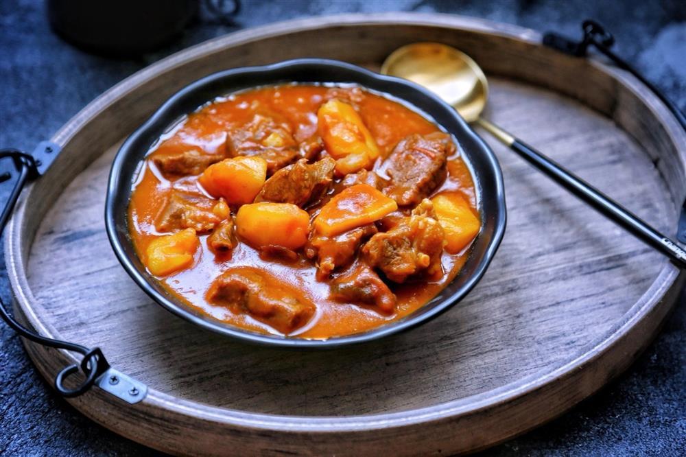 Thịt bò kho nóng hổi ngon miệng cho bữa tối-1