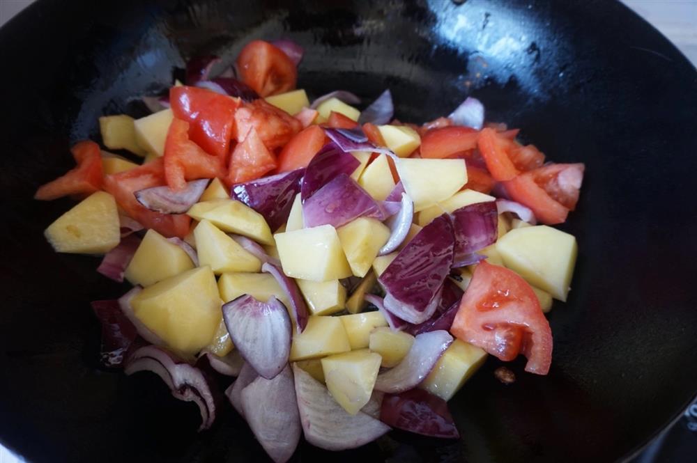 Thịt bò kho nóng hổi ngon miệng cho bữa tối-6