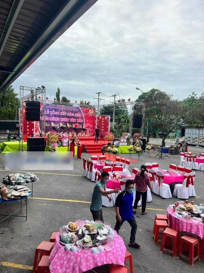 Công ty chịu chi, bày trăm mâm tiệc chiêu đãi tất niên nhân viên-2