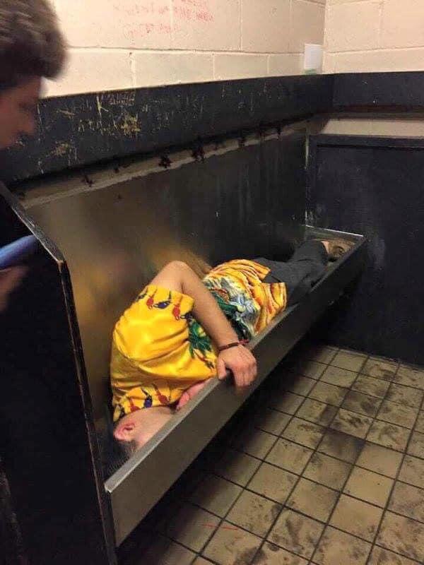 Hội anh em tránh xa bia, rượu ngày Tết nếu không muốn độn thổ-1