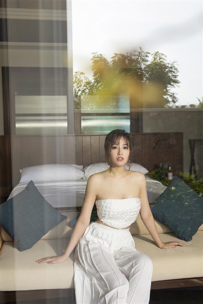 Mai Phương Thúy tự tin khoe vai trần, eo thon hậu giảm cân-3