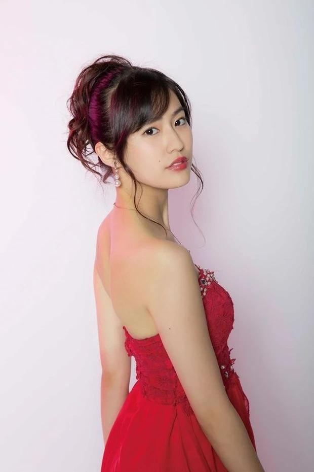 Vẻ gợi cảm của nữ diễn viên chỉ cao 1,58 m-6