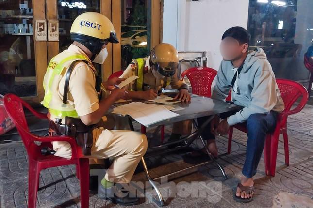 Uống 2 lon bia ở tiệc tất niên, thanh niên bị phạt kịch khung-5