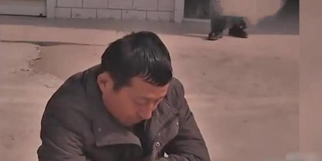 Bỏ rơi gia đình 13 năm, người đàn ông cầu xin vợ cho quay về và cái kết xứng đáng-1