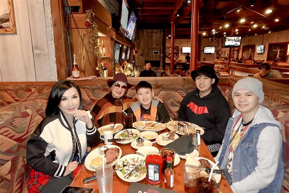 Showbiz Việt ngày 8/1: Vợ cũ Bằng Kiều kể mong ước của mẹ chồng cũ-1