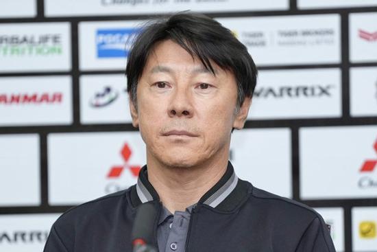 HLV Shin Tae-yong đăng bài chỉ trích Văn Hậu