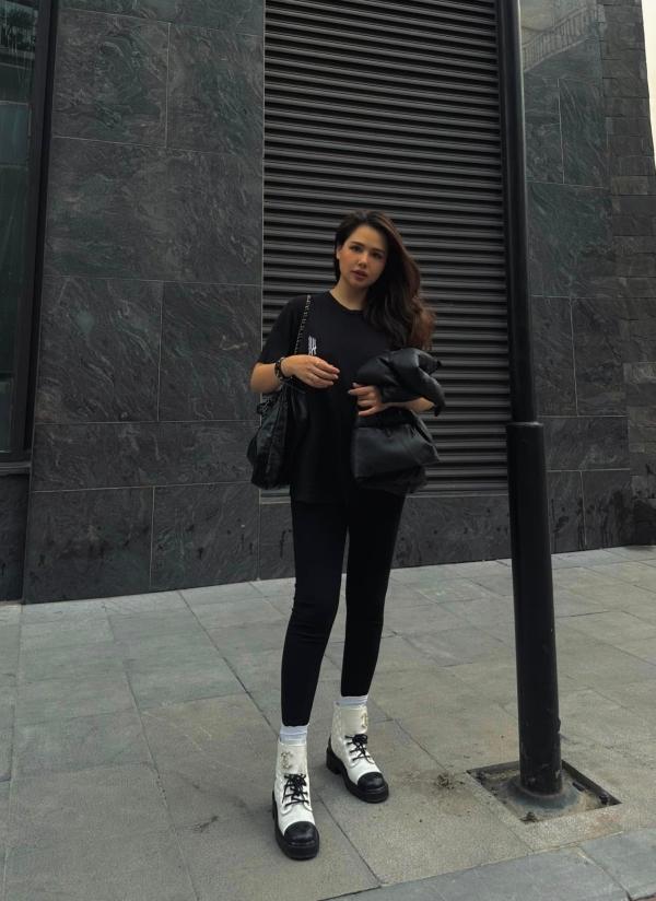 Phanh Lee để lộ mặt mộc gây choáng hậu sinh con thứ 2-11