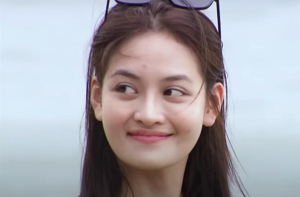 Zoom nhan sắc Nhã Phương, Thiên Ân ngày đầu nhập ngũ-13