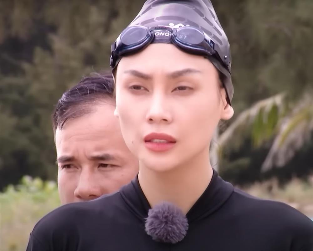 Zoom nhan sắc Nhã Phương, Thiên Ân ngày đầu nhập ngũ-12