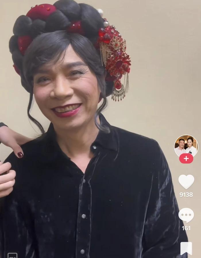 Vợ cũ, vợ mới NSND Công Lý hội ngộ tại hậu trường Táo Quân-1