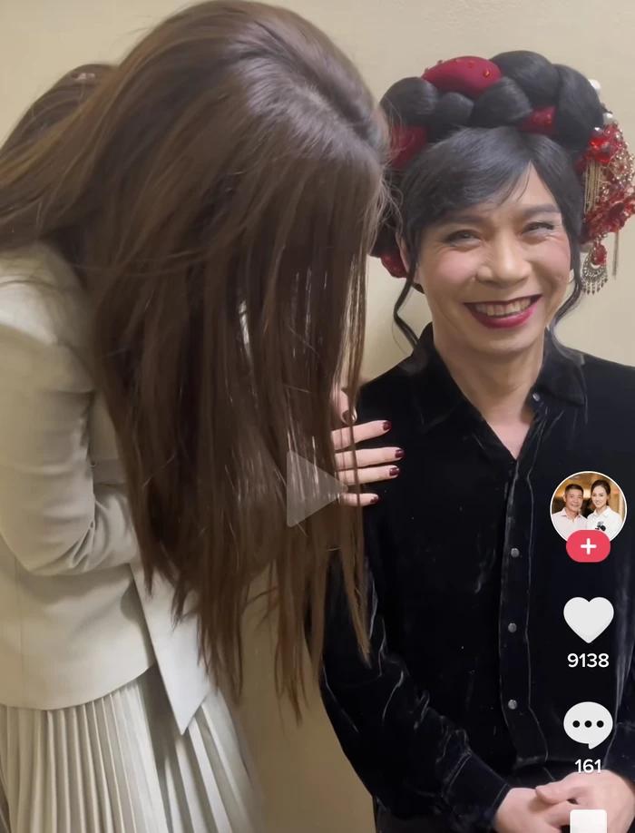 Vợ cũ, vợ mới NSND Công Lý hội ngộ tại hậu trường Táo Quân-3