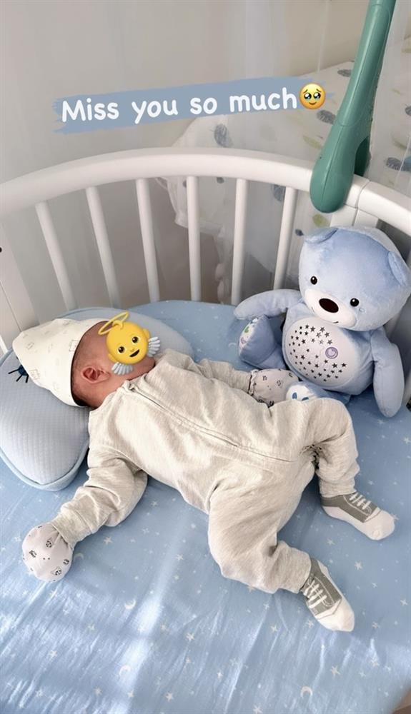 Thủ môn Bùi Tiến Dũng ngậm ngùi xa vợ Tây và quý tử mới sinh-5