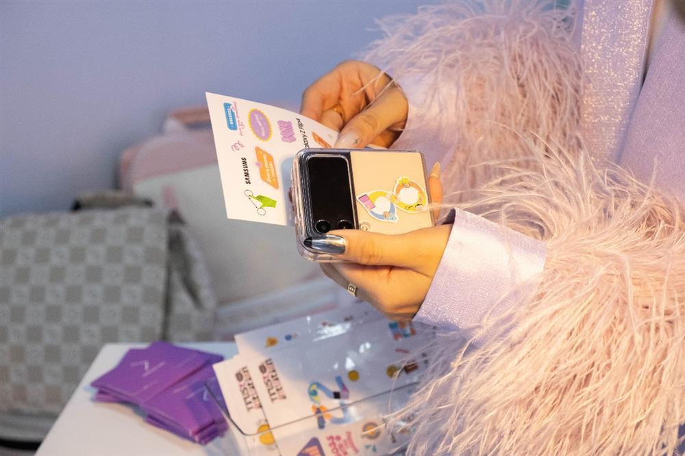 Chủ nhân Z Flip4 khoe hàng loạt ‘biến số’cùng bộ case độc lạ-4