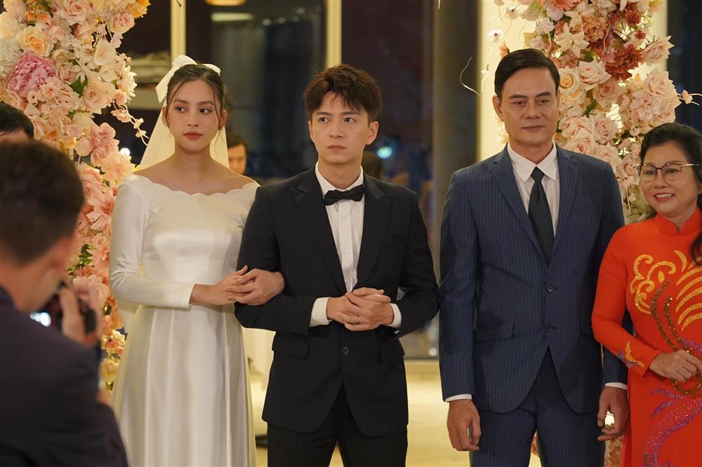 Tiểu Vy mặc váy cưới giản dị khi làm cô dâu của Ngô Kiến Huy-4