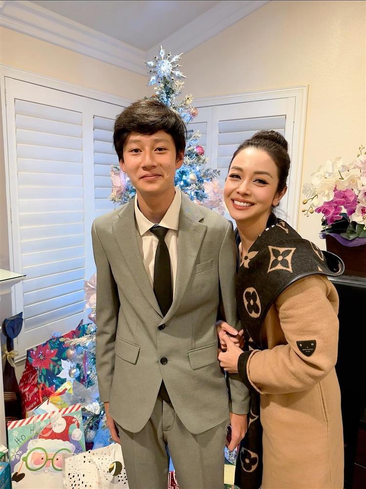 Nhà đẻ và nhà chồng Jennifer Phạm gây sốt với visual đẹp đều-5