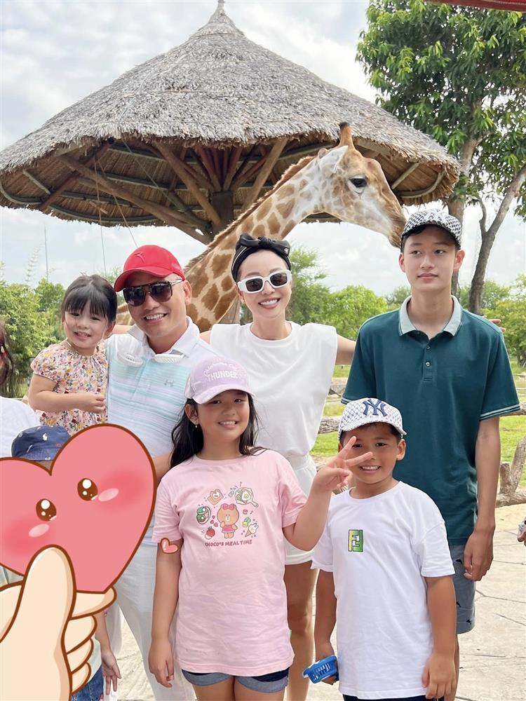 Nhà đẻ và nhà chồng Jennifer Phạm gây sốt với visual đẹp đều-6