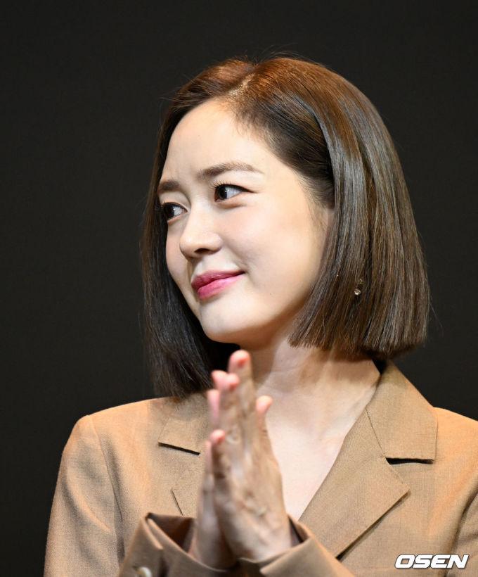 Nữ hoàng tuyết Sung Yuri hạnh phúc làm mẹ ở tuổi 42-2