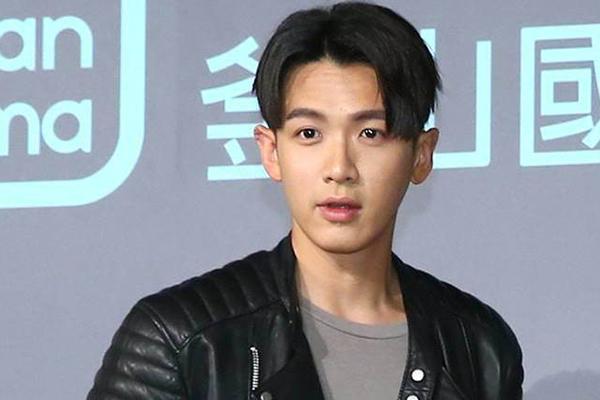 Khuôn mặt Kha Chấn Đông bị biến dạng nghiêm trọng-2