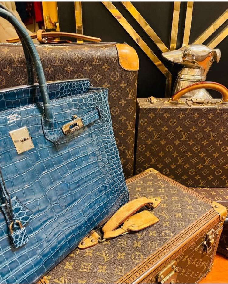 Chủ tịch mới của Miss Universe sang Mỹ với hành lý sặc mùi tiền-2