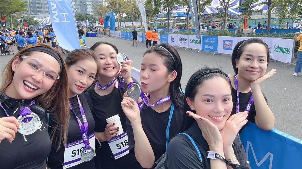 Linh Rin từ đầy tàn nhang đến mặt mộc trắng bóc không tì vết-3