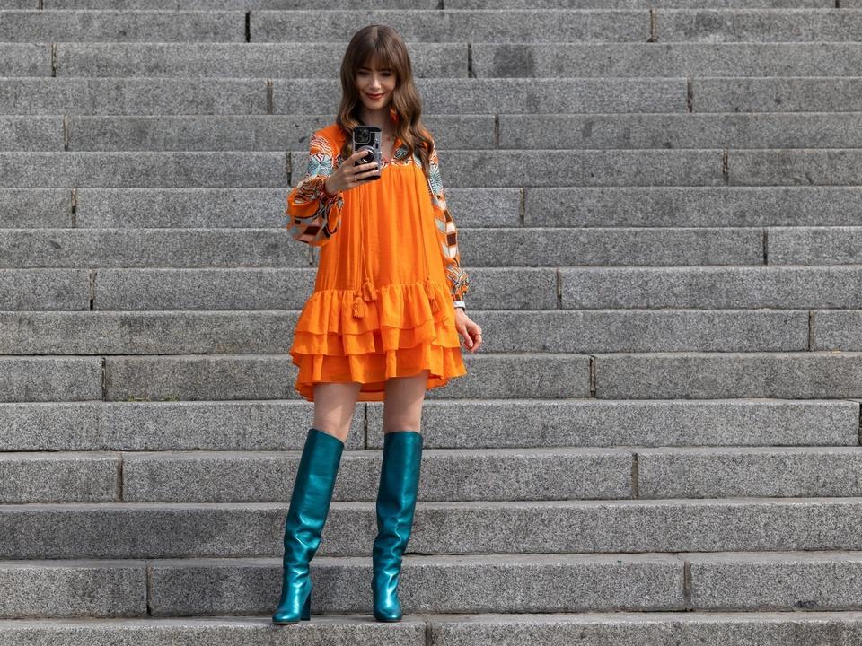 Trang phục của Lily Collins trong Emily in Paris 3-2