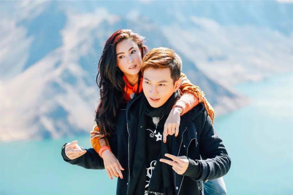 Trương Bá Chi tái hôn, nửa kia là MC kém 9 tuổi?-4