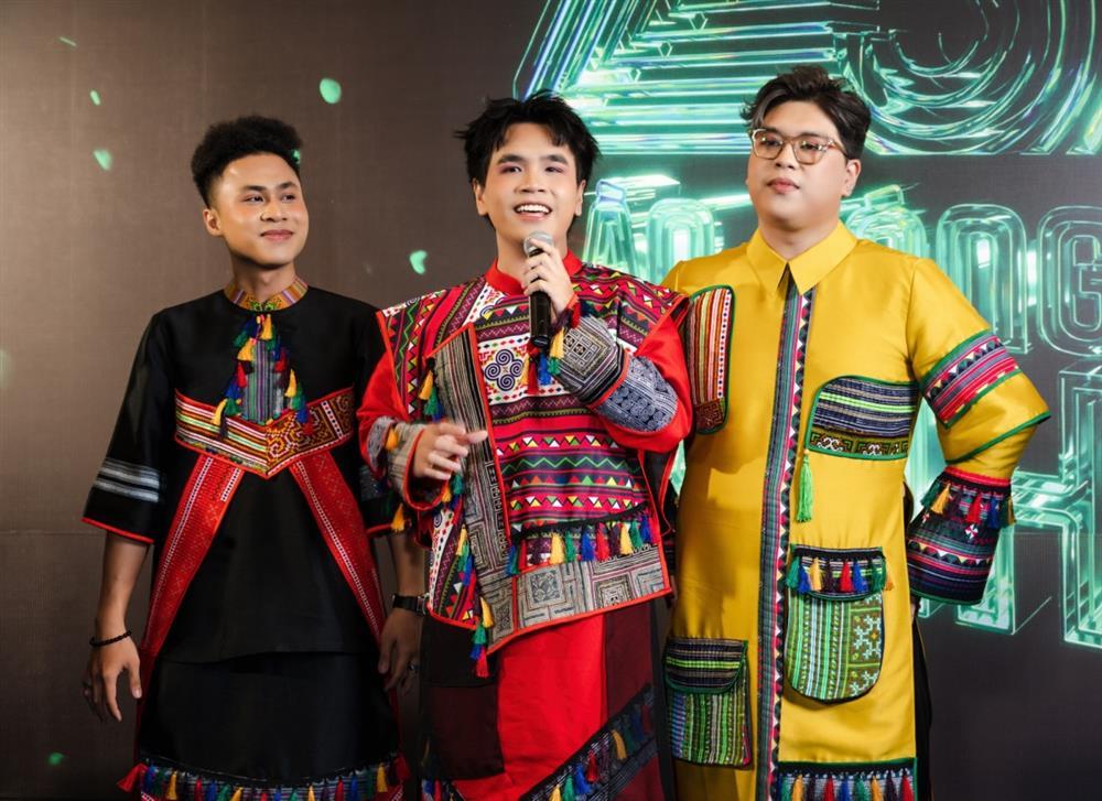 Trương Ngọc Ánh, Mai Phương, Thanh Thủy xúng xính với áo dài trên thảm đỏ-1