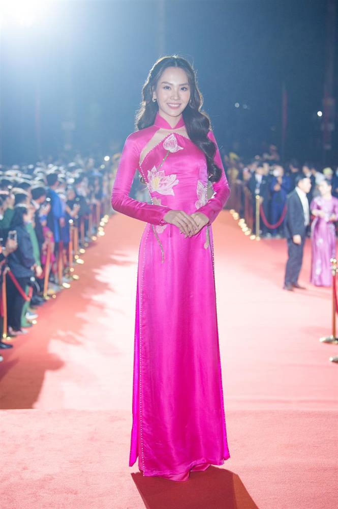 Trương Ngọc Ánh, Mai Phương, Thanh Thủy xúng xính với áo dài trên thảm đỏ-4