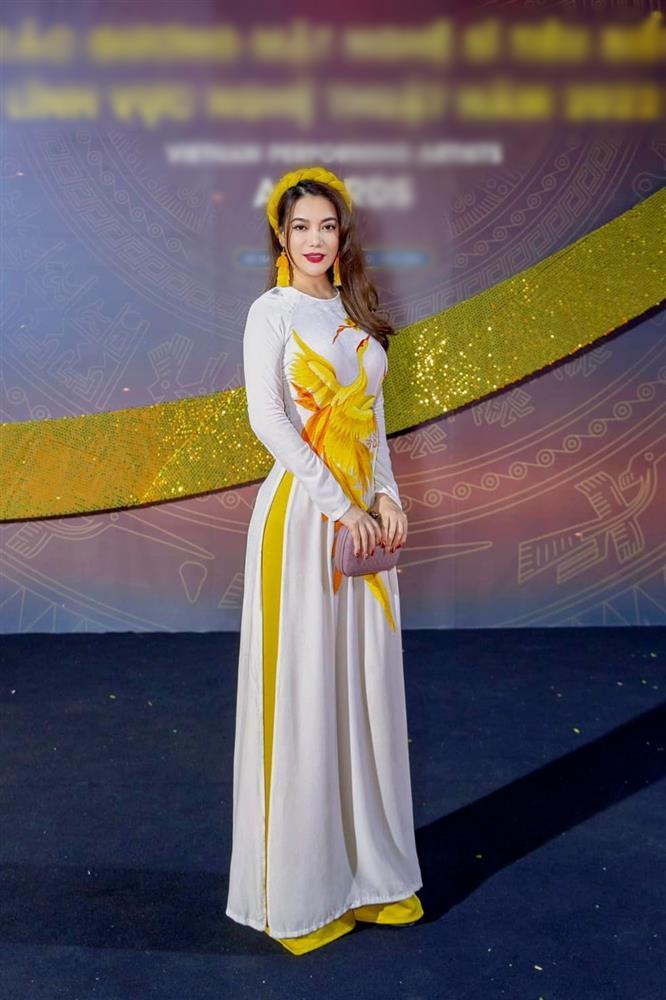 Trương Ngọc Ánh, Mai Phương, Thanh Thủy xúng xính với áo dài trên thảm đỏ-6