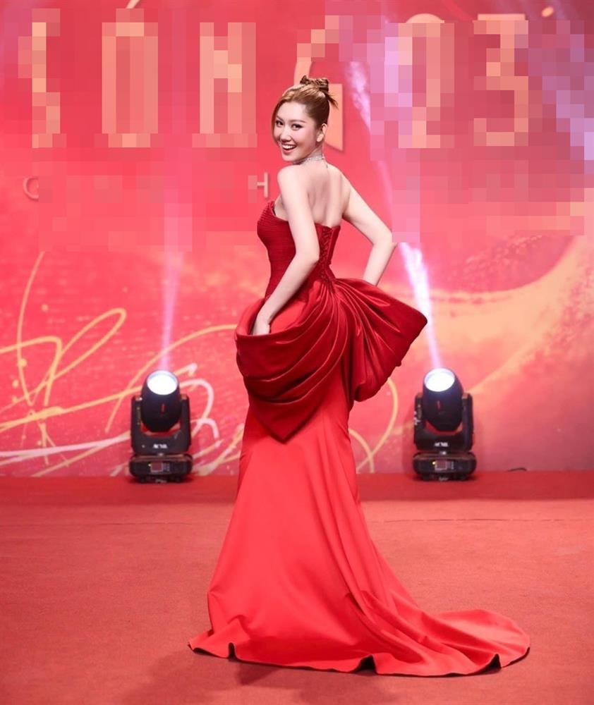 Thúy Ngân mặc lại váy được thiết kế riêng cho Phạm Hương-2