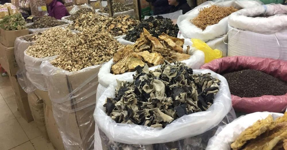 5 loại đồ ngày Tết nên mua trước để tiết kiệm chi phí-1