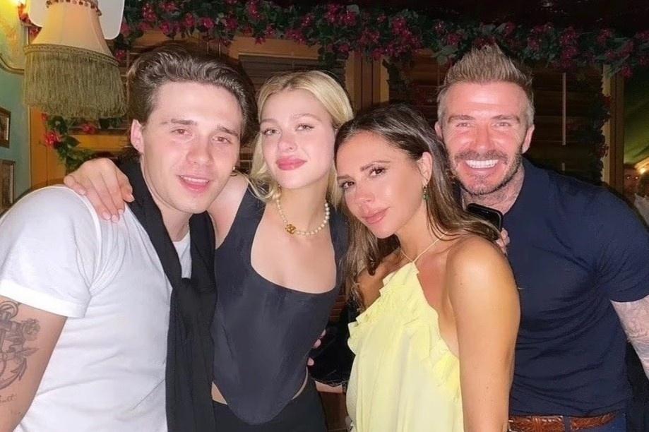 Victoria Beckham thân thiết với con dâu sau mâu thuẫn-1