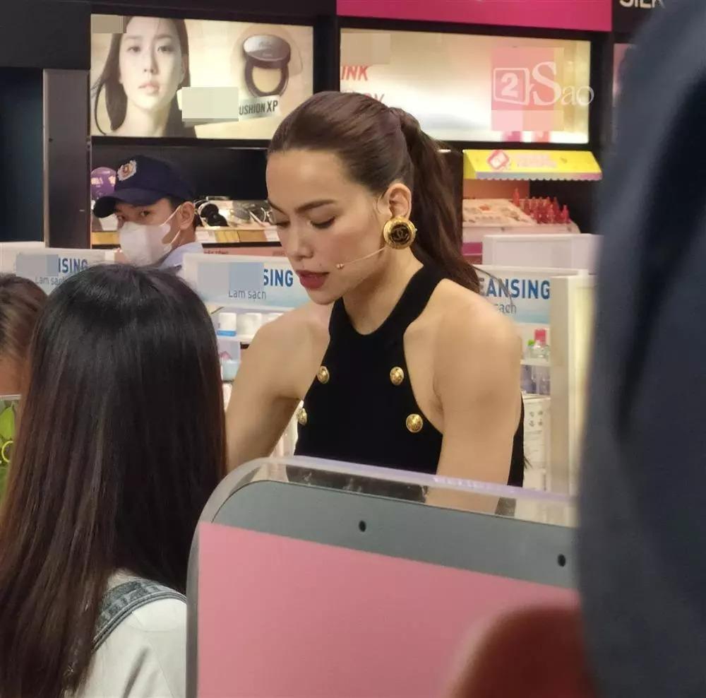 Bất ngờ nhan sắc Hồ Ngọc Hà trong ảnh bị tag-10