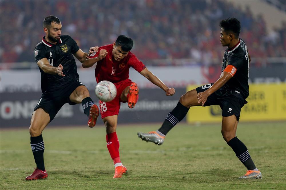 Các ngôi sao Indonesia bế tắc, liên tục chơi xấu tuyển Việt Nam-2
