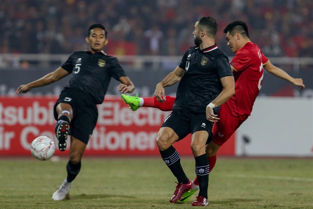 Các ngôi sao Indonesia bế tắc, liên tục chơi xấu tuyển Việt Nam-3